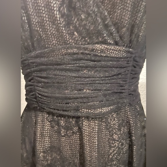 Black velvet with gold underlay Maggy London cocktail dress - Picture 3 of 5